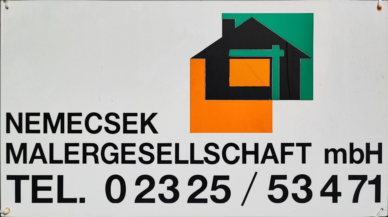 Firmenschild mit grün-oranger Hausmarke, Schriftzug Nemecsek Malergesellschaft mbH und Telefonnummer